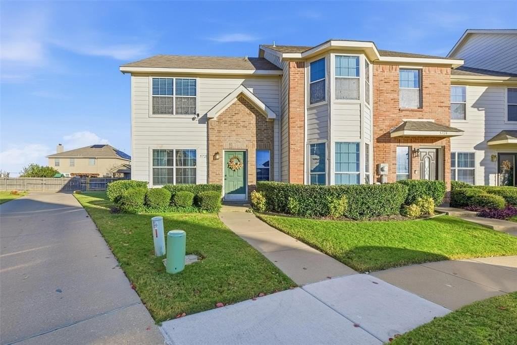 5728 Giddyup Lane - Photo 2 of 35