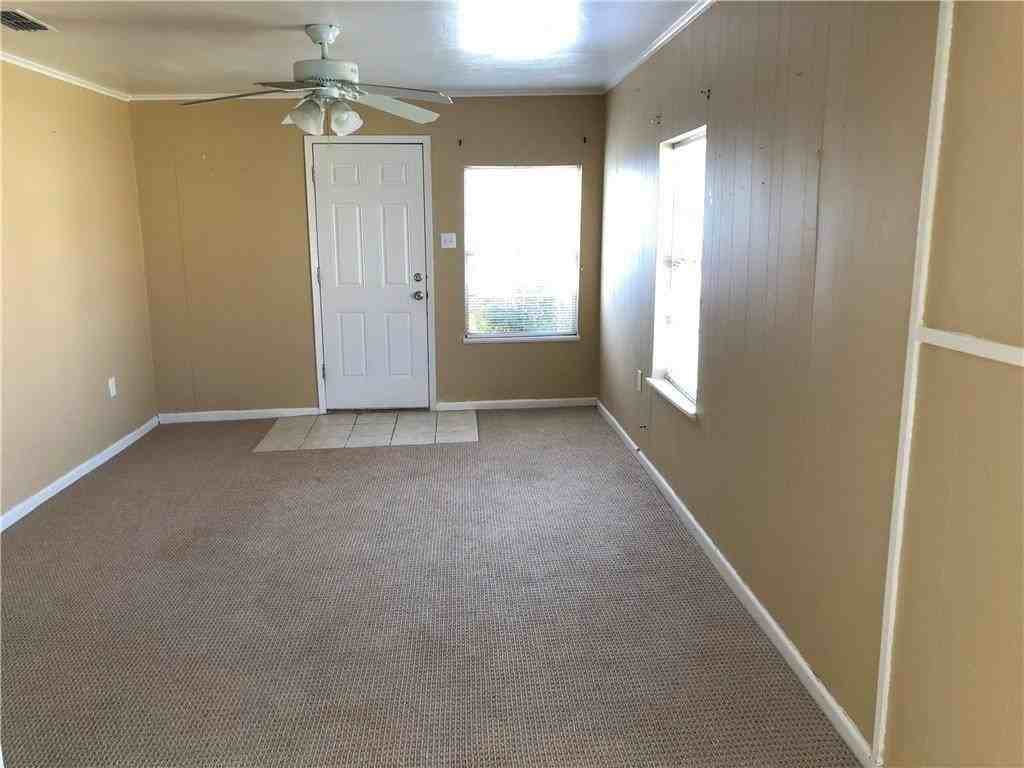 1602 S 9th St - Photo 3 of 9