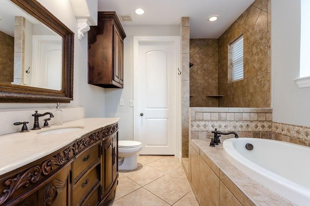 3817 Bowser Ave #A - Photo 4 of 36