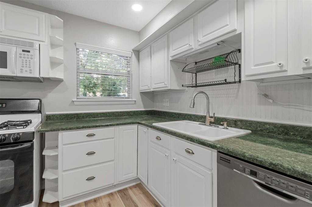 2015 Salem St - Photo 3 of 18