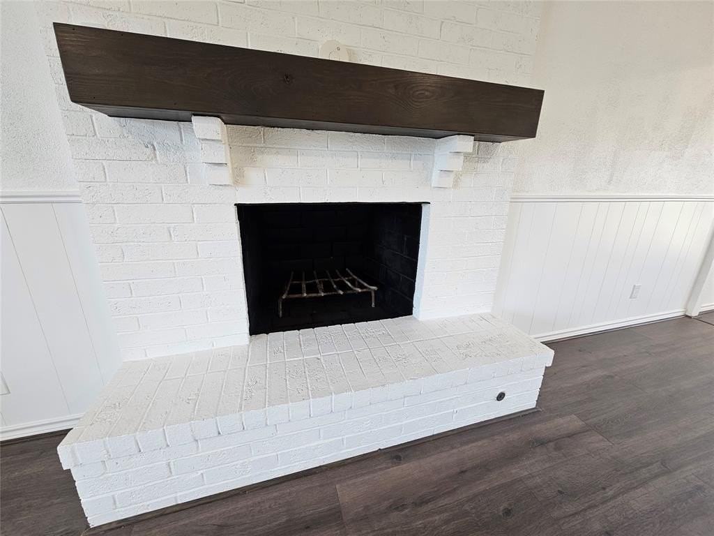 2400 Meadow Creek Dr - Photo 6 of 33