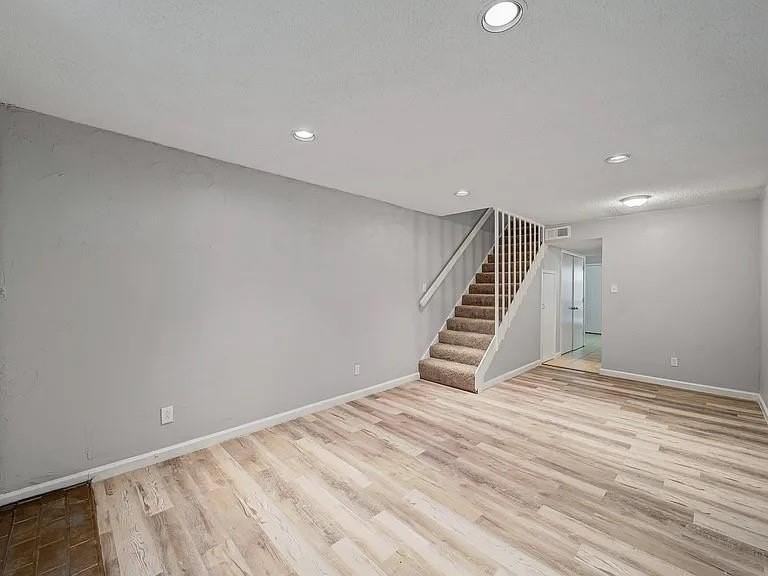 1901 Kingswood Ct #1905 - Photo 2 of 9