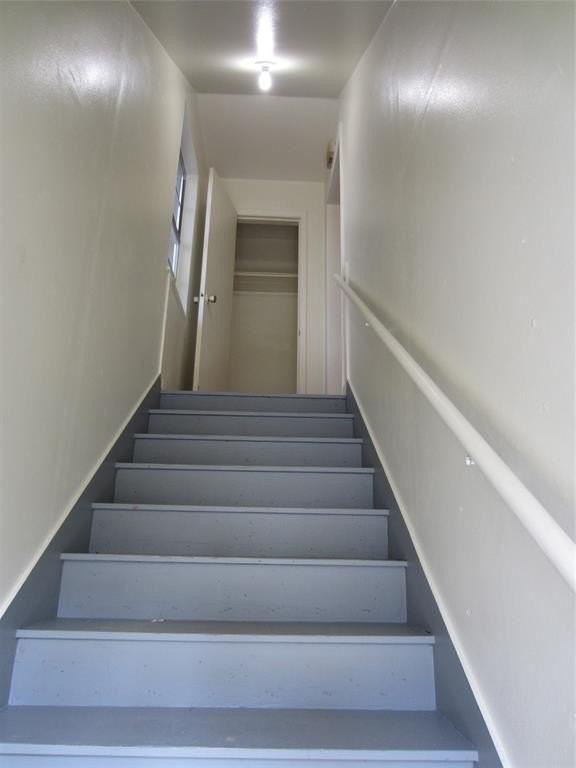 908 Greenlee St - Photo 2 of 9