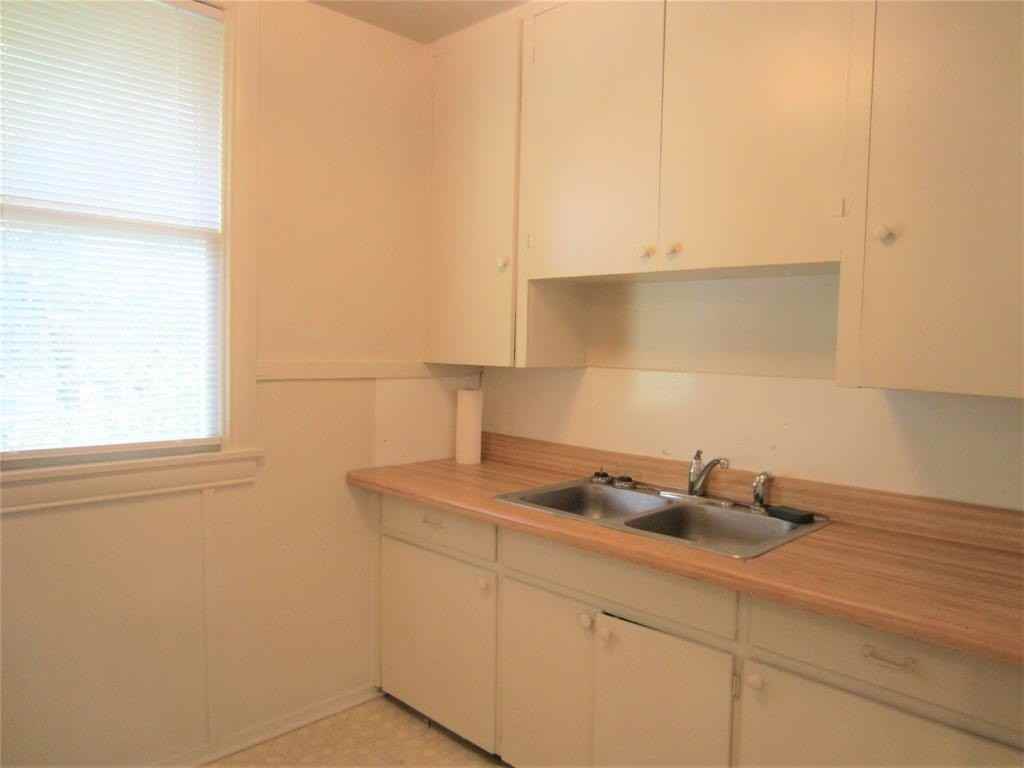 908 Greenlee St - Photo 6 of 9