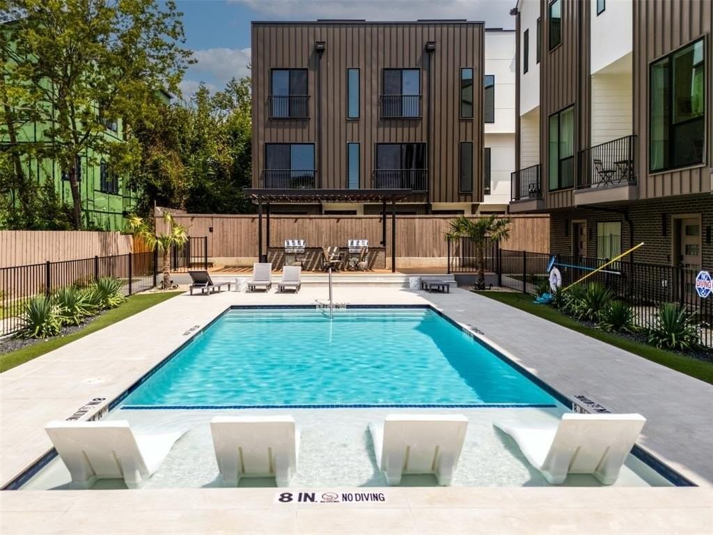 4517 Munger Ave #102 - Photo 4 of 38