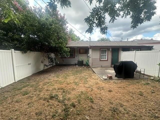 3908 Dexter Ave - Photo 2 of 16