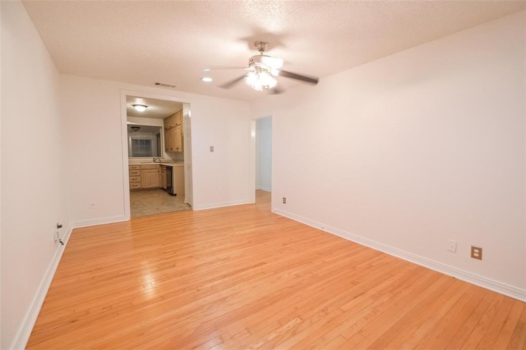 3908 Dexter Ave - Photo 3 of 16