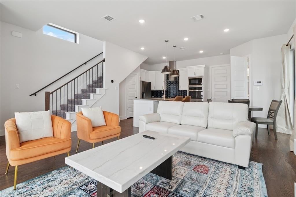 528 Secretariat Dr - Photo 4 of 30