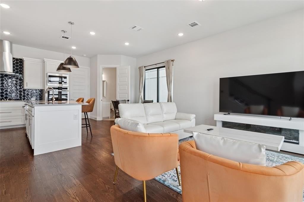 528 Secretariat Dr - Photo 5 of 30