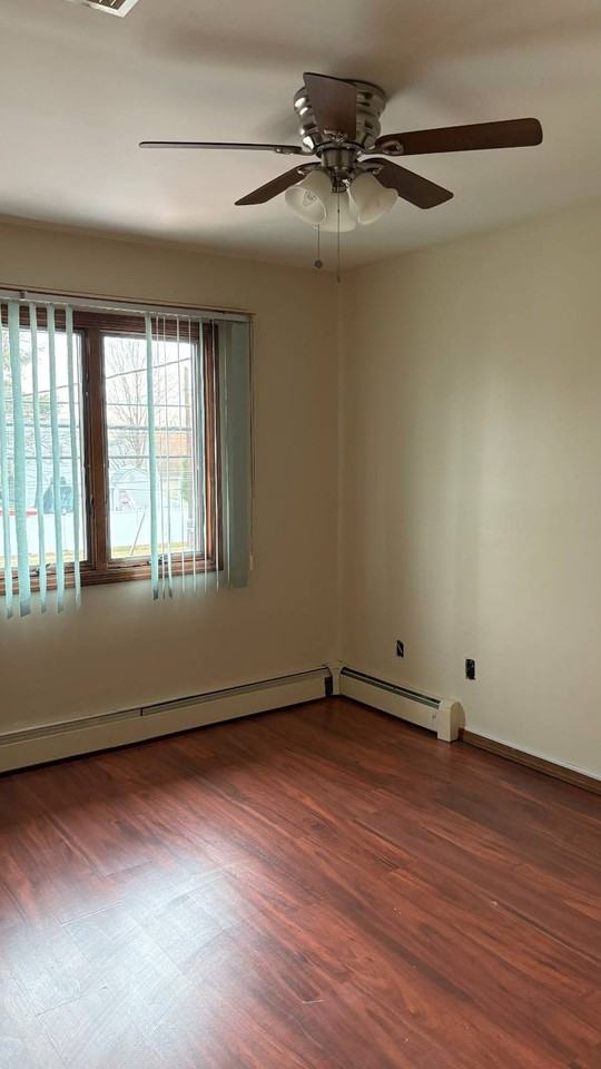 182 Jerusalem Ave - Photo 4 of 7