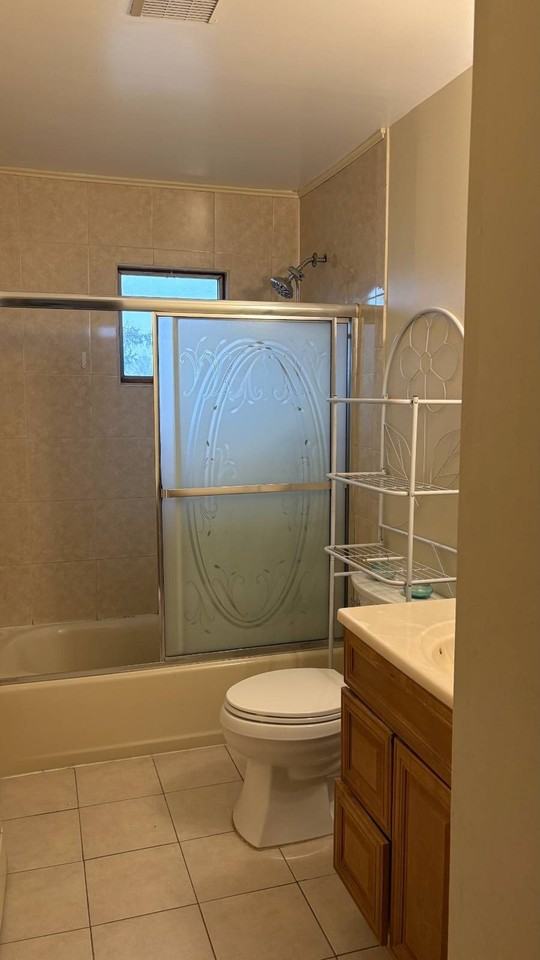 182 Jerusalem Ave - Photo 6 of 7