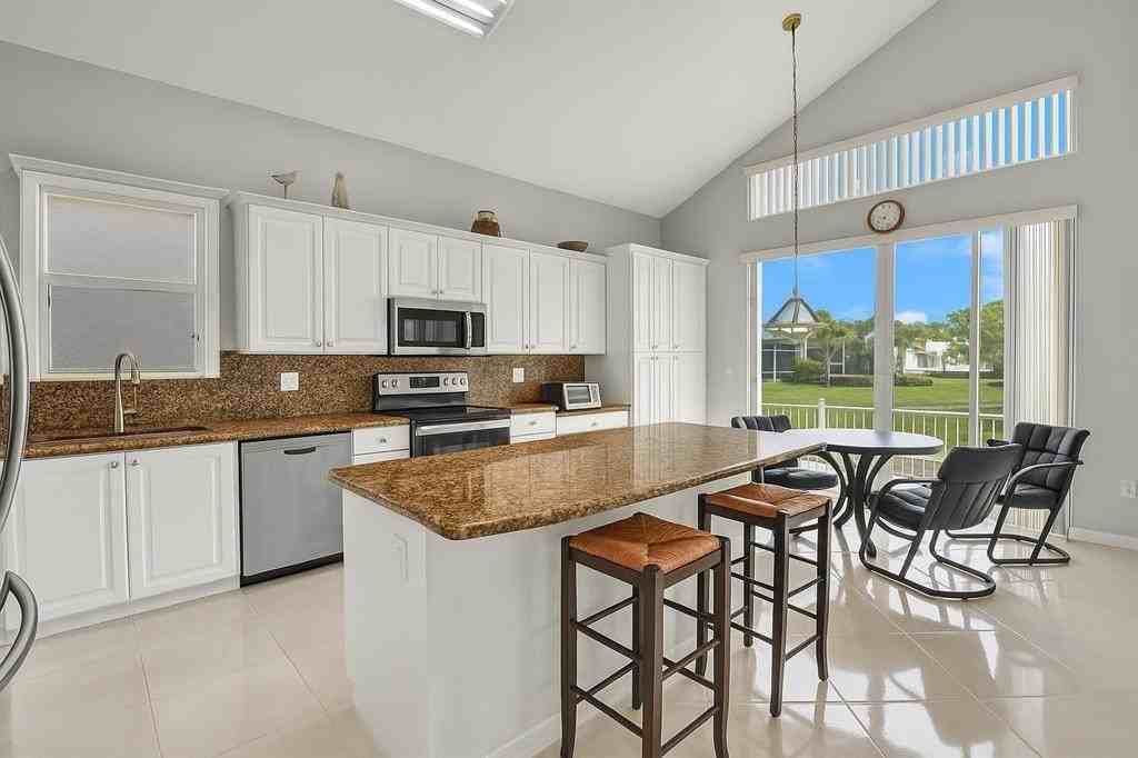 1581 159th Avenue - Photo 4 of 21