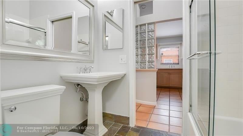 607 Sw 15th St - Photo 2 of 14