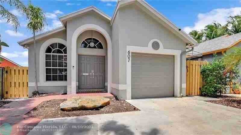 607 Sw 15th St - Photo 3 of 14