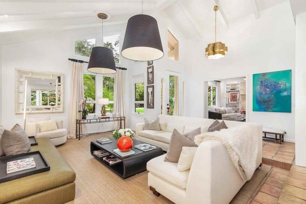 1513 E Camino Del Rio - Photo 4 of 36