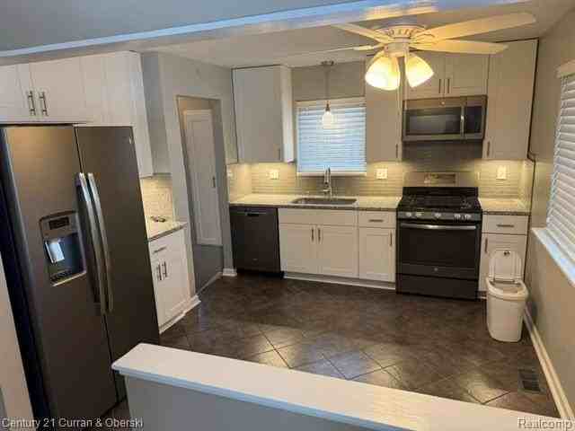 6523 N Vernon St - Photo 3 of 13