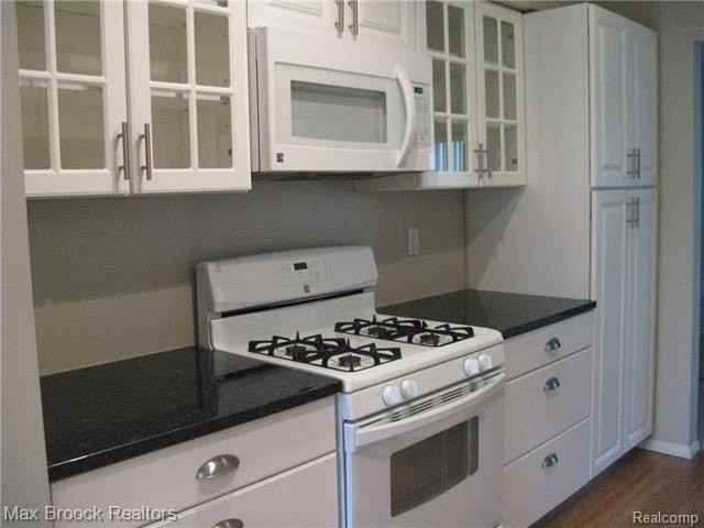 1859 Wickham St - Photo 6 of 26