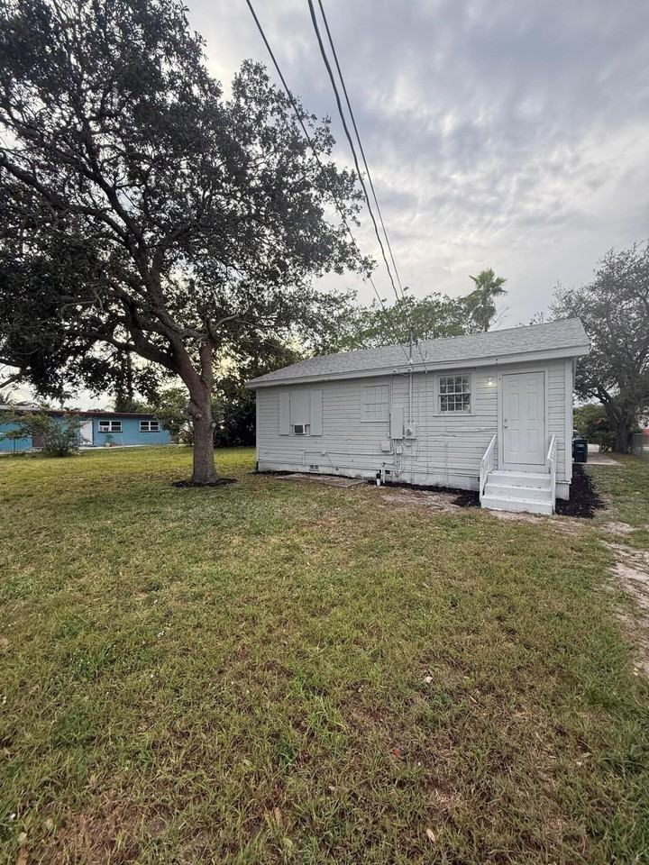 33 Southwest 12th Avenue - Photo 3 of 18