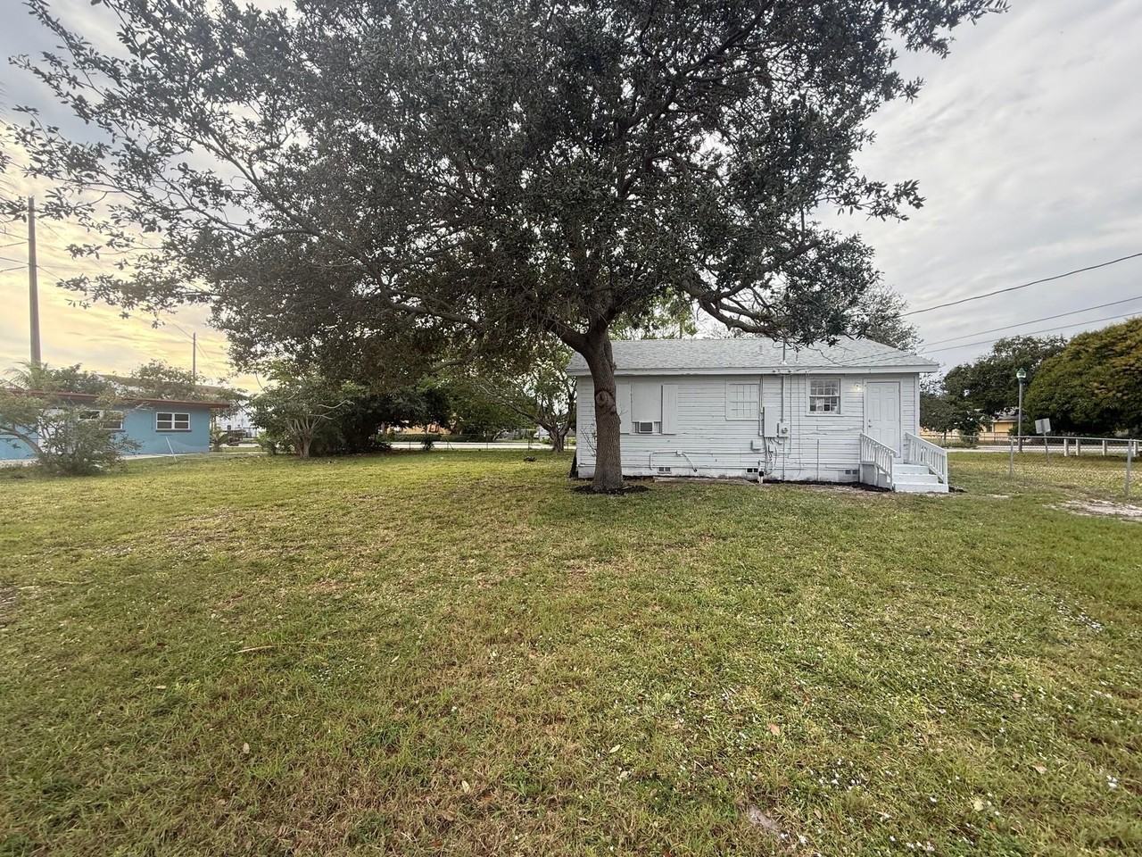 33 Southwest 12th Avenue - Photo 4 of 18