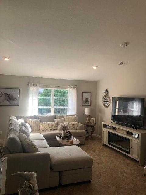 590 Juniper Place - Photo 4 of 9