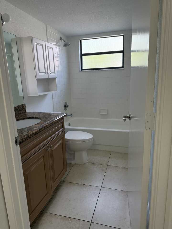 1661 Balfour Point Dr #G - Photo 4 of 7