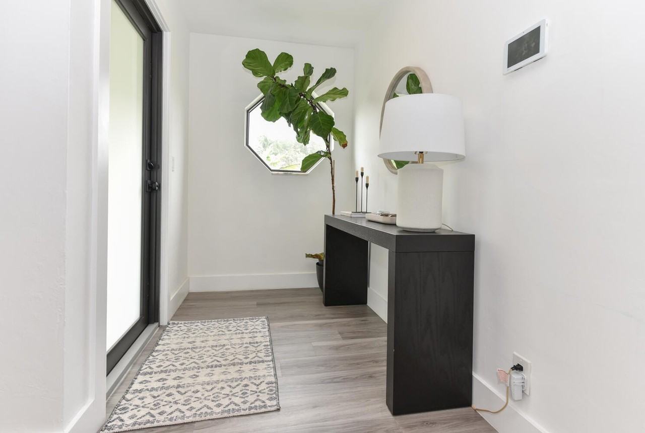 700 Southwest 4th Street - Photo 3 of 26