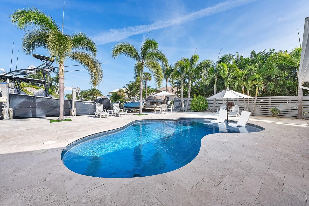 355 Center St - Photo 3 of 27