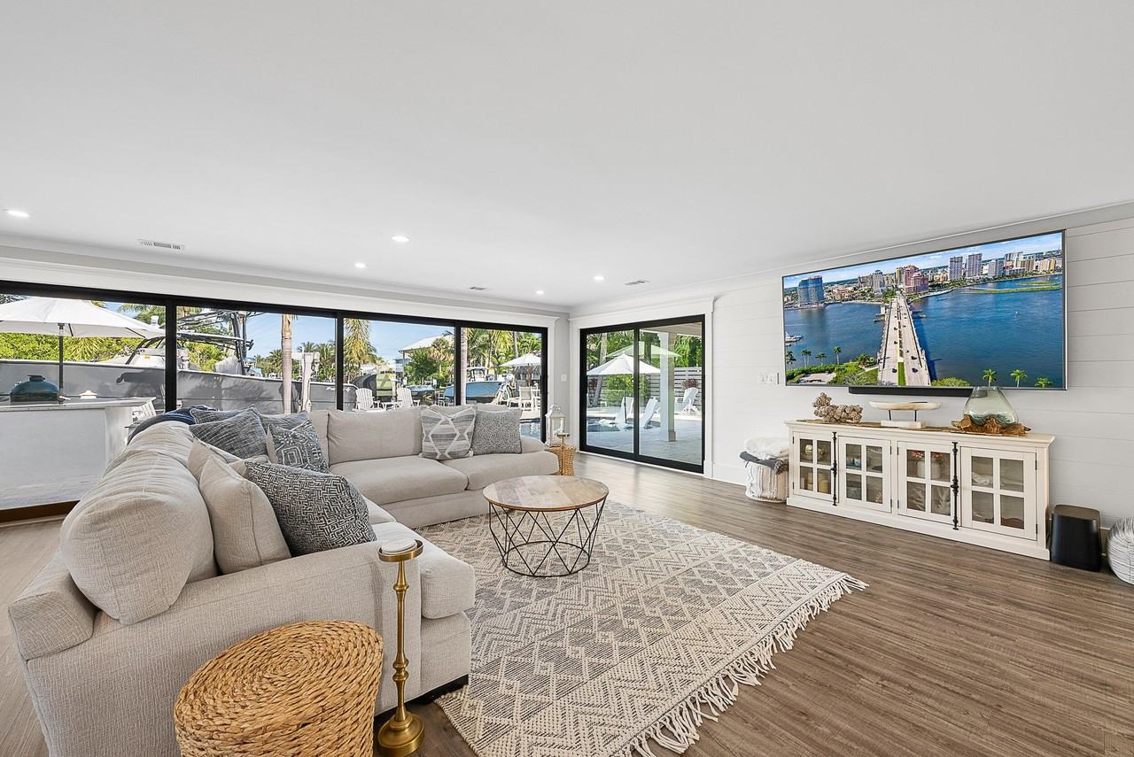 355 Center St - Photo 6 of 27