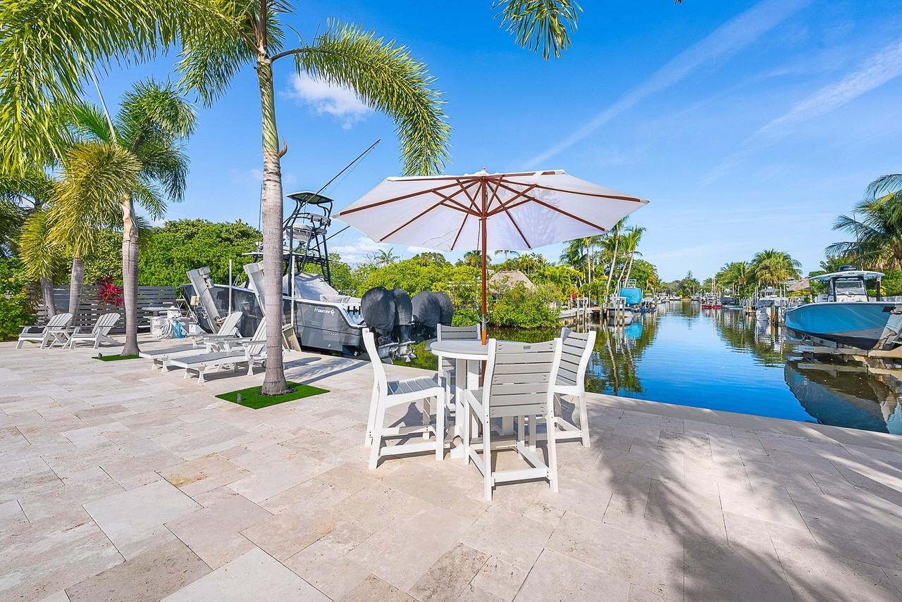 355 Center St - Photo 4 of 27