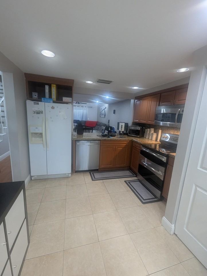 4736 Nw 90th Ave - Photo 6 of 19