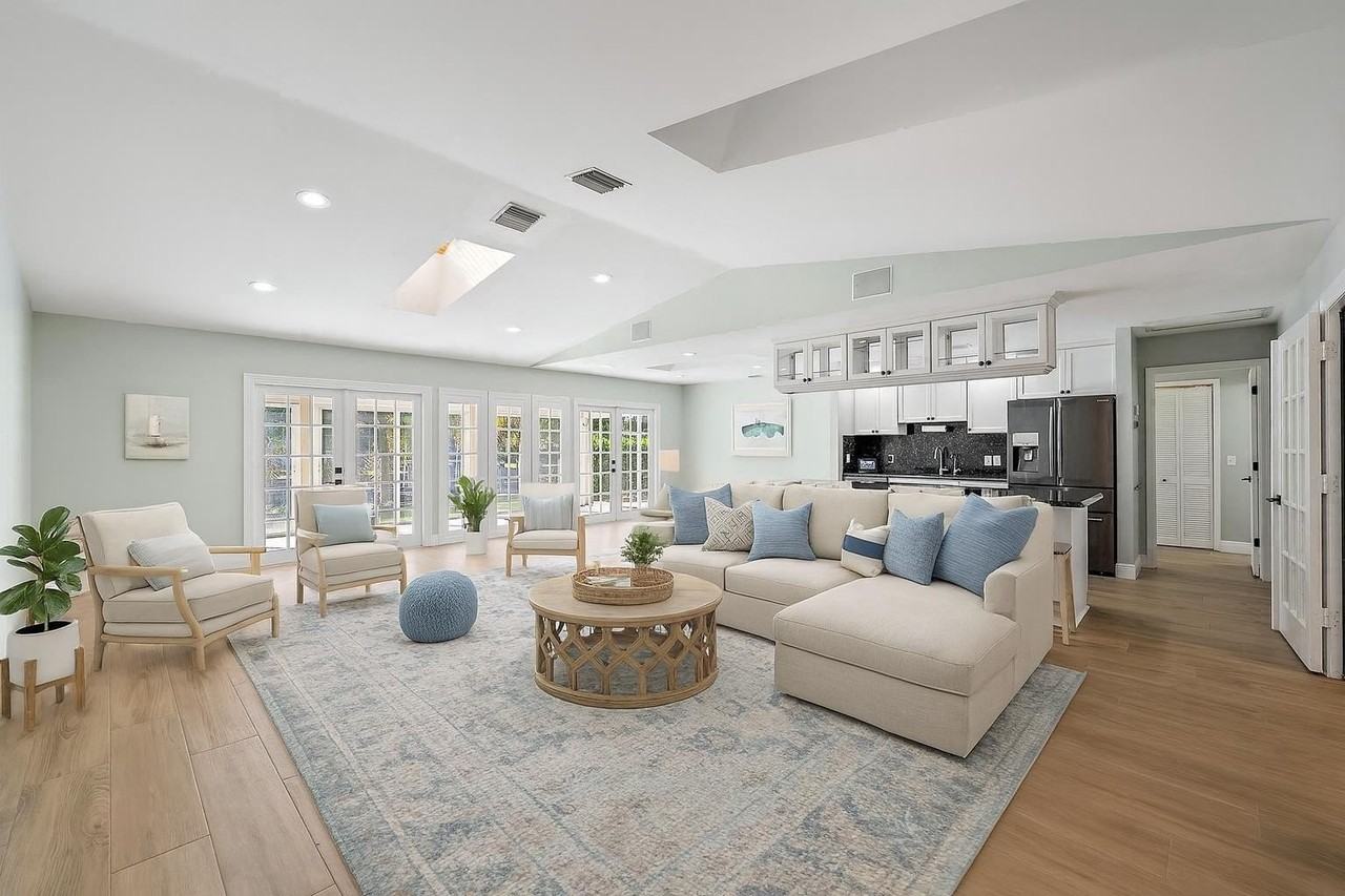 1260 Sw 25th Ln - Photo 4 of 37