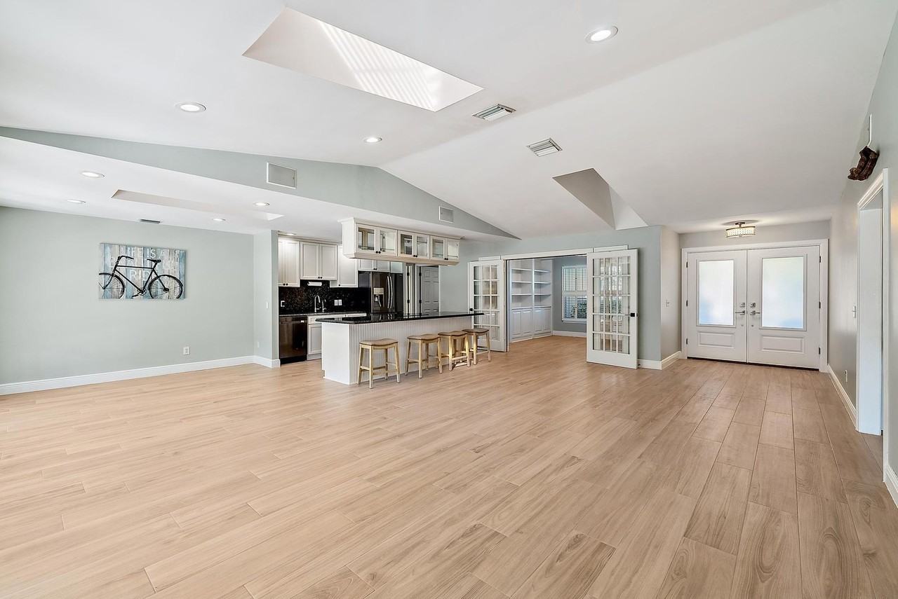 1260 Sw 25th Ln - Photo 5 of 37