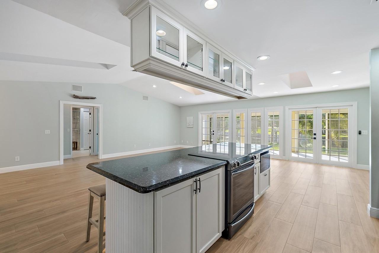 1260 Sw 25th Ln - Photo 7 of 37