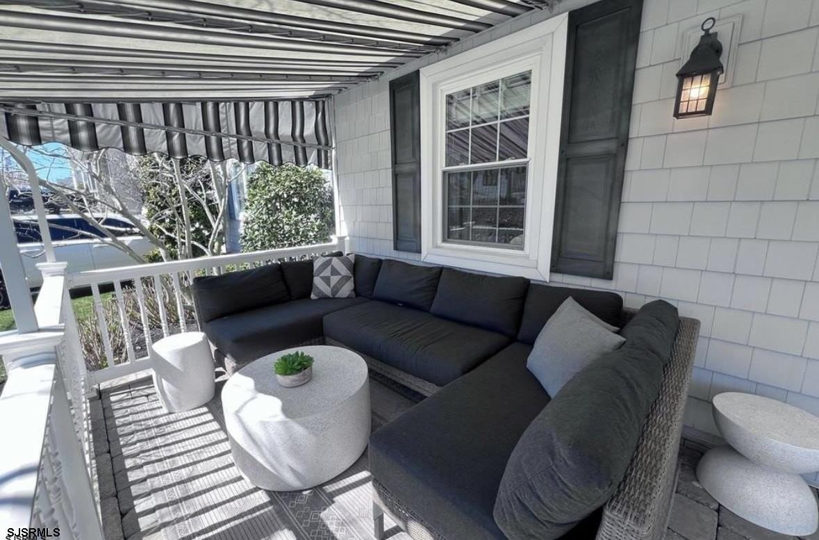 8601 Winchester Ave - Photo 3 of 21