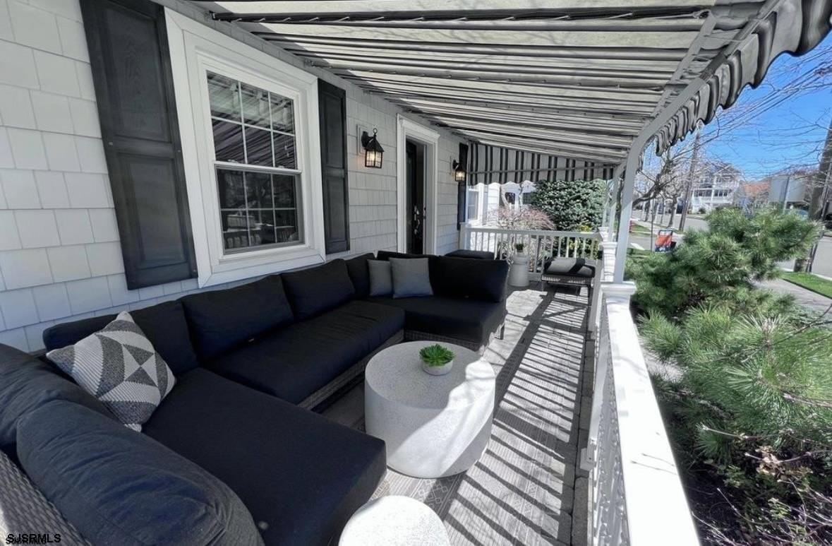 8601 Winchester Ave - Photo 4 of 21