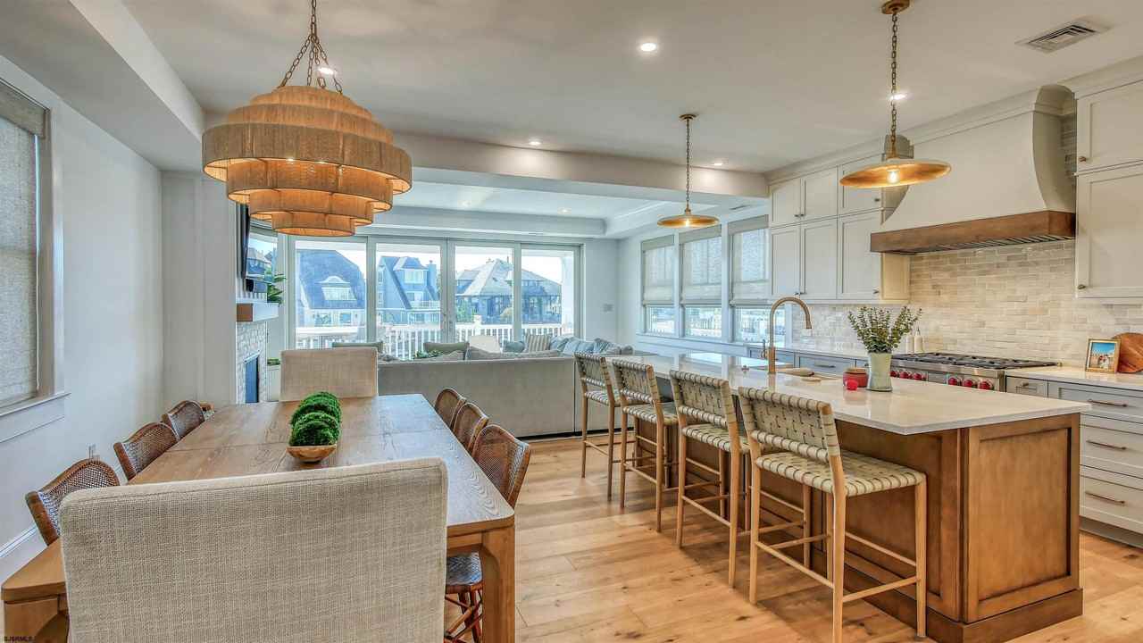 106 N Derby Ave - Photo 3 of 35