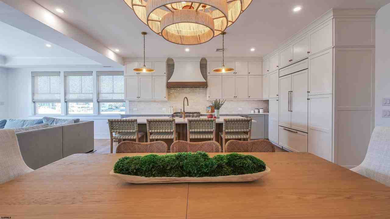 106 N Derby Ave - Photo 7 of 35