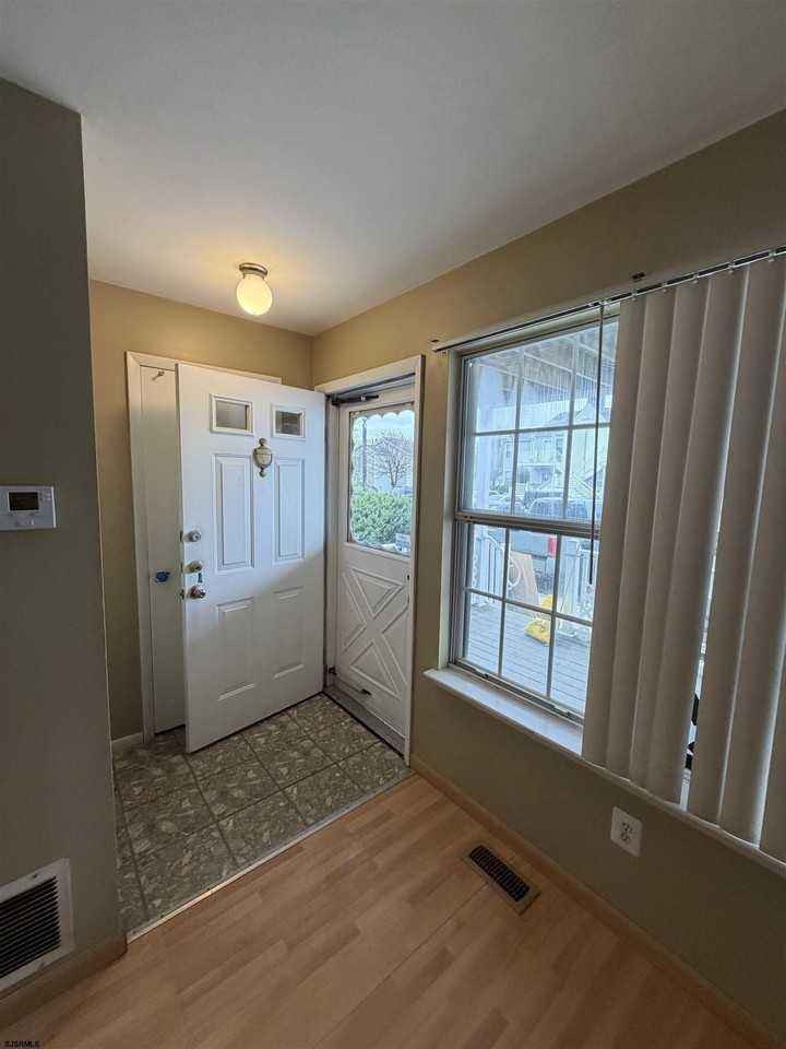 211 London Ct - Photo 6 of 20