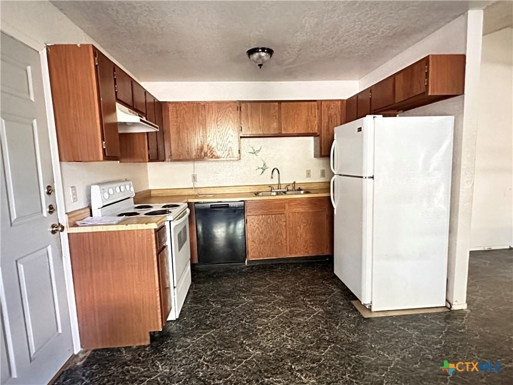 317 Yale St - Photo 2 of 11