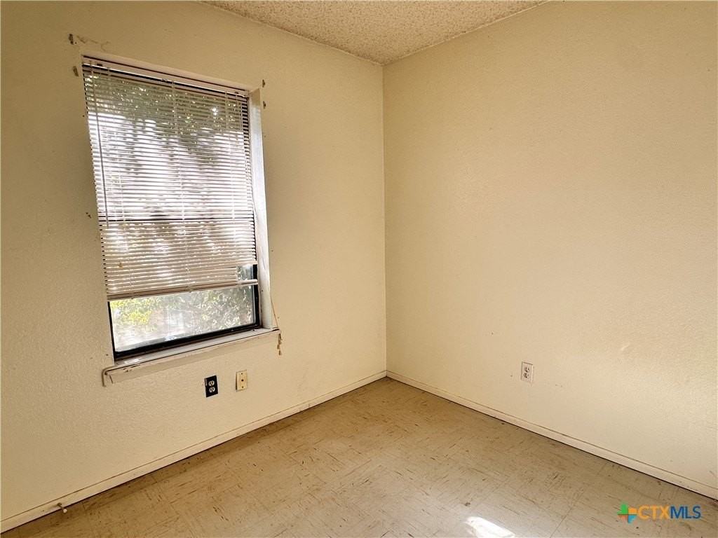 317 Yale St - Photo 4 of 11