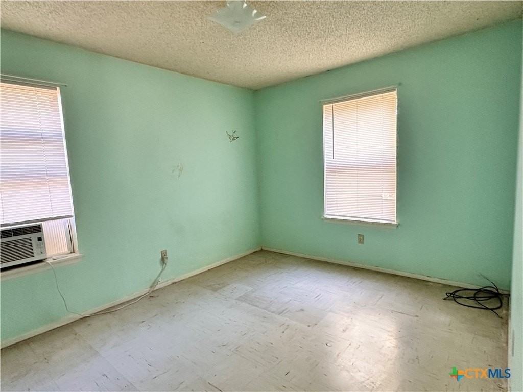 317 Yale St - Photo 5 of 11