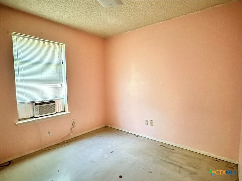 317 Yale St - Photo 6 of 11