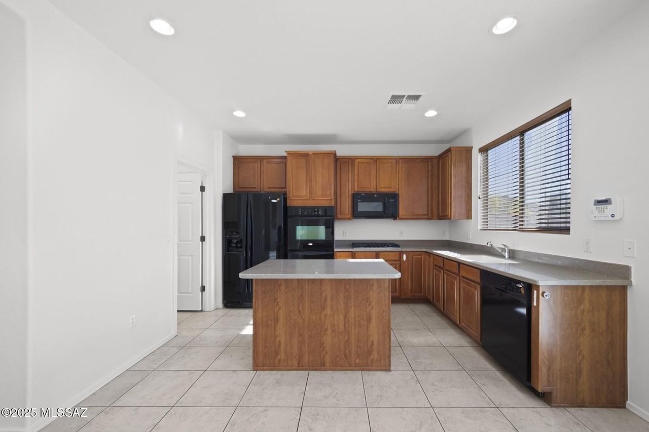 4873 West Calle Don Manuel - Photo 4 of 36