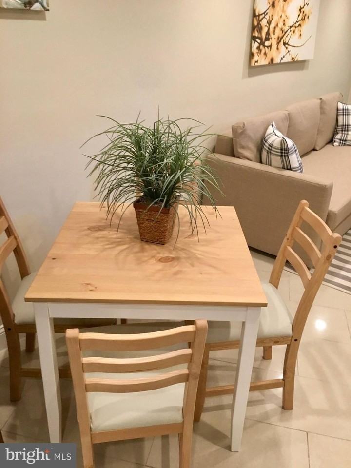 1242 Pennsylvania Avenue Southeast - Photo 4 of 12