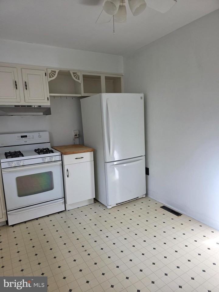 1008 Fairview Ave - Photo 5 of 25