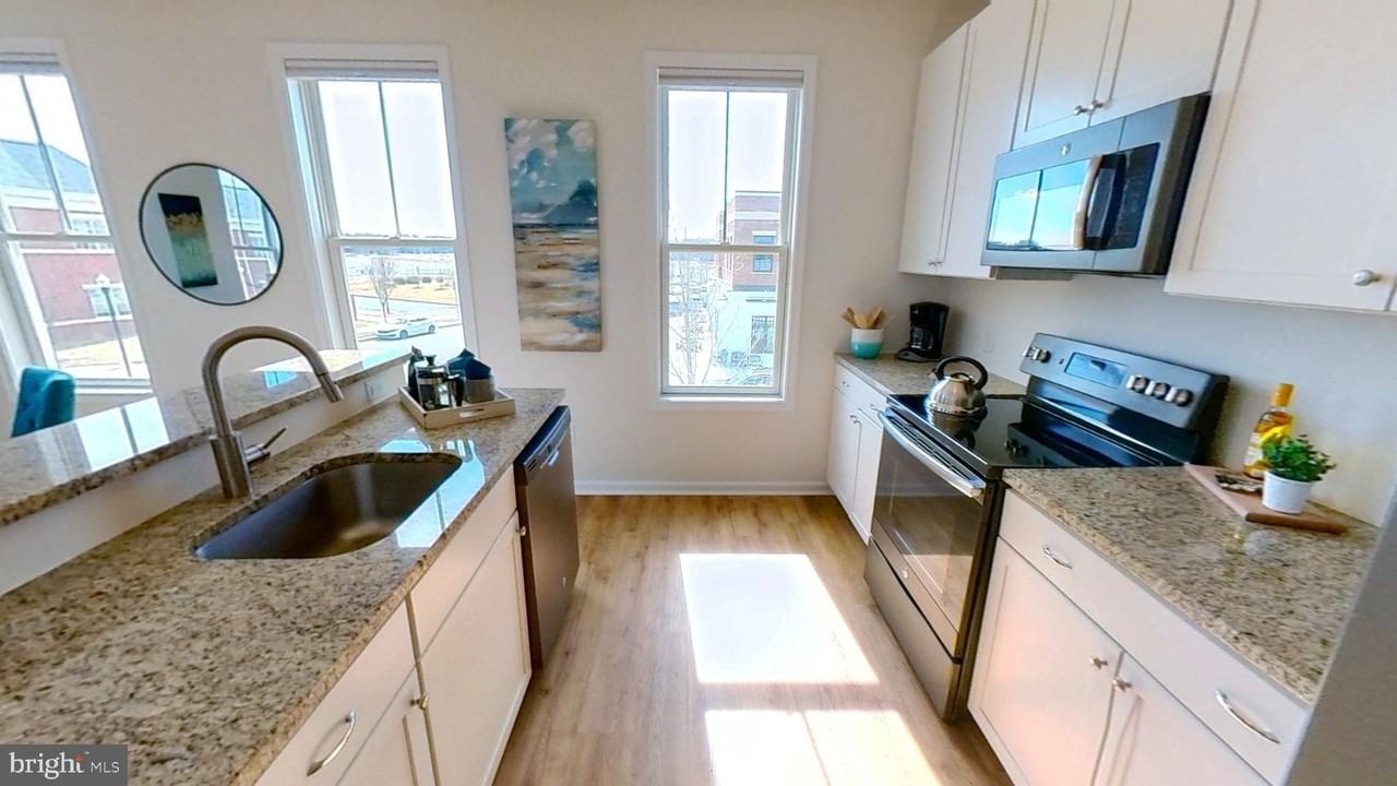 801 Mapleton Ave Apt 3 #3 - Photo 3 of 12