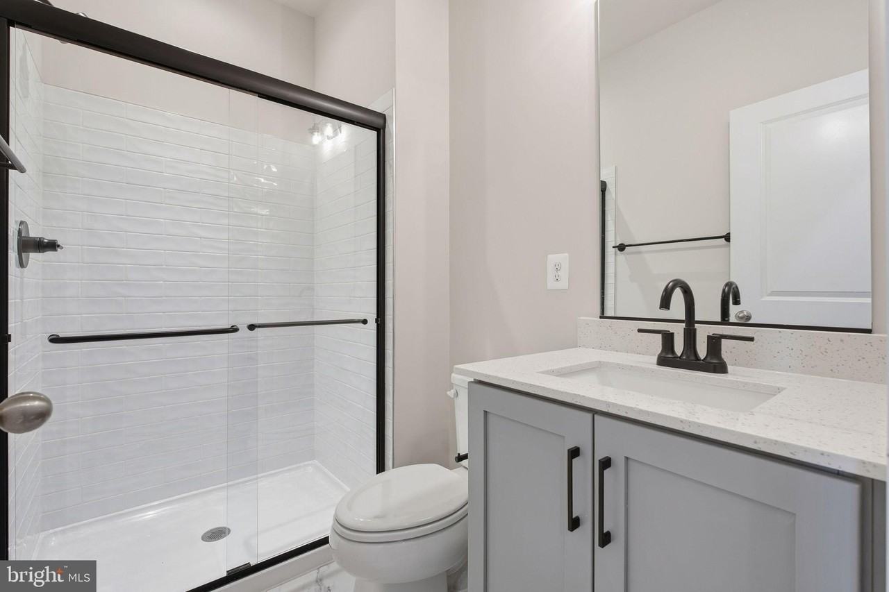 110 Crown St - Photo 4 of 35