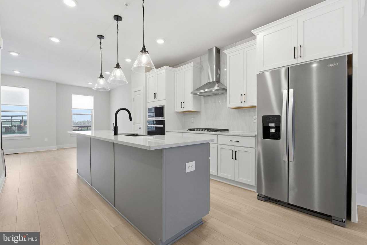 110 Crown St - Photo 7 of 35