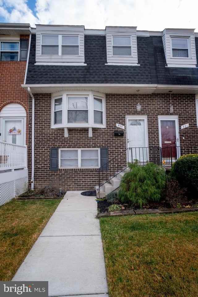 933 Elm Road - Photo 2 of 20