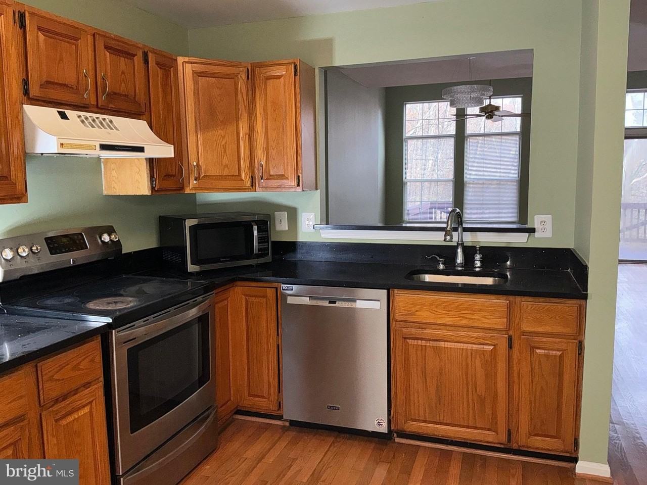 14171 Furlong Way - Photo 4 of 32